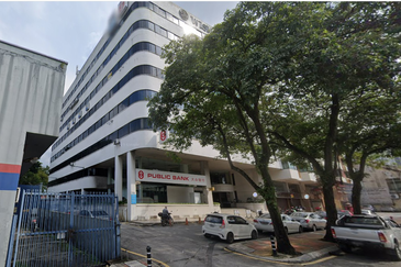 San Peng Shop End Lot, Facing Main Road, Pudu Near LRT For Rent