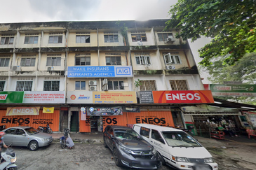 San Peng Shop End Lot, Facing Main Road, Pudu Near LRT For Rent