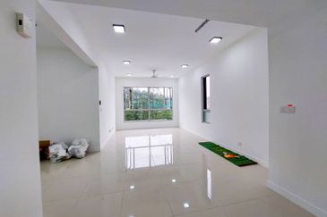 Lakefront Condominium | Emerald Hills @ Alam Damai