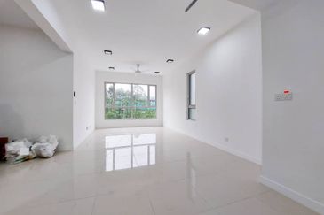 Lakefront Condominium | Emerald Hills @ Alam Damai