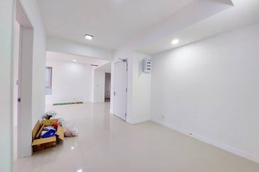 Lakefront Condominium | Emerald Hills @ Alam Damai