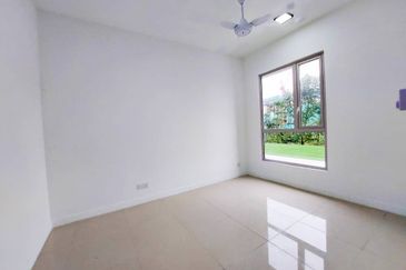 Lakefront Condominium | Emerald Hills @ Alam Damai