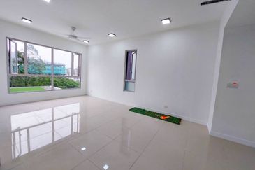 Lakefront Condominium | Emerald Hills @ Alam Damai