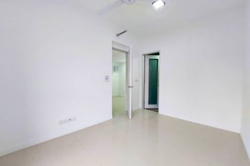 Lakefront Condominium | Emerald Hills @ Alam Damai