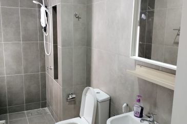 Lakefront Condominium | Emerald Hills @ Alam Damai