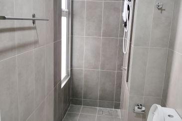 Lakefront Condominium | Emerald Hills @ Alam Damai