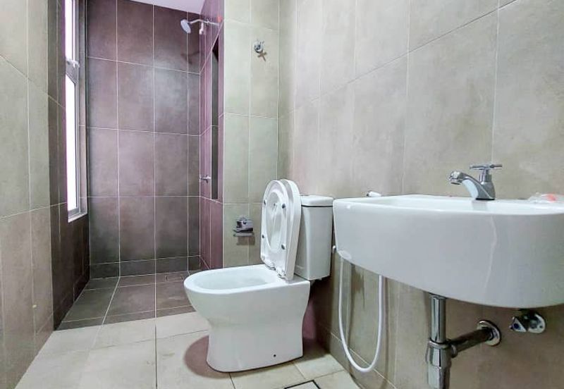 Lakefront Condominium | Emerald Hills @ Alam Damai