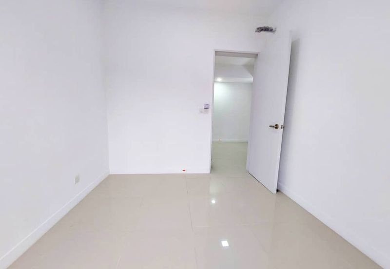 Lakefront Condominium | Emerald Hills @ Alam Damai