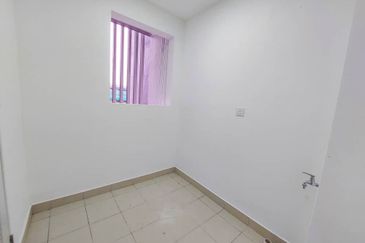 Lakefront Condominium | Emerald Hills @ Alam Damai