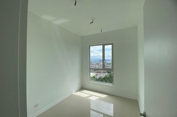 Lakefront Condominium | Emerald Hills @ Alam Damai