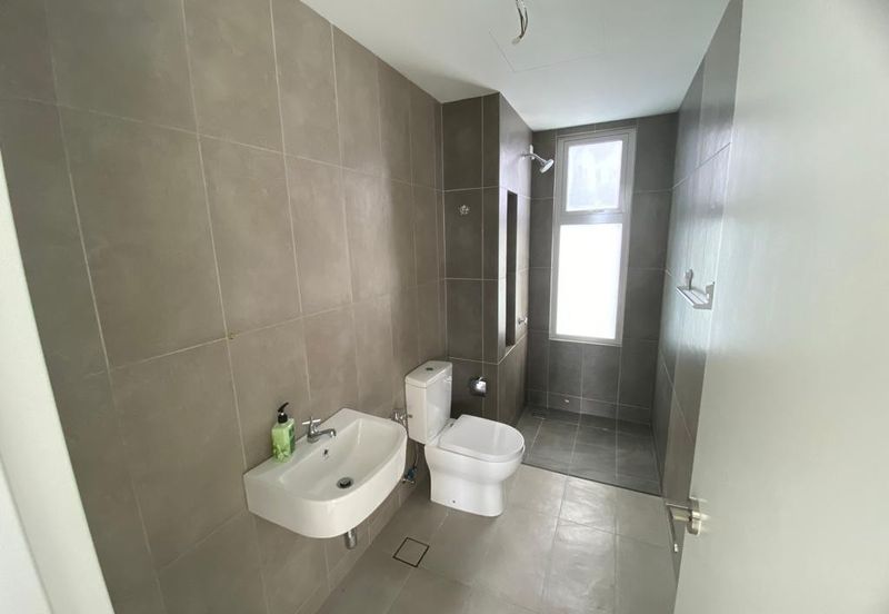 Lakefront Condominium | Emerald Hills @ Alam Damai