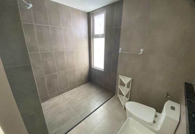 Lakefront Condominium | Emerald Hills @ Alam Damai