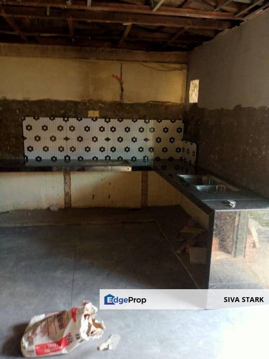 Fully Renovated Single Storey House At Taman Makmur , Kulai, Johor, Kulai