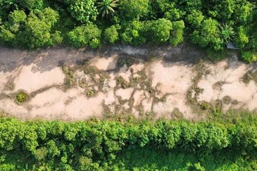 Industrial Converted Land At Jalan Batu Pahat @ Kluang Facing Main Road