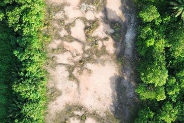 Industrial Converted Land At Jalan Batu Pahat @ Kluang Facing Main Road