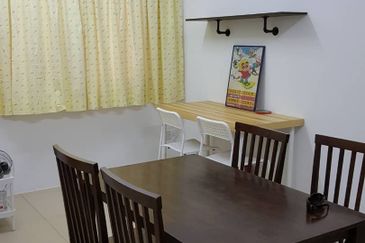 Glen Court, Bandar Sungai Long