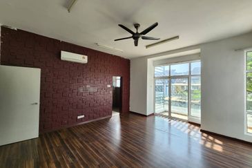 Daisy @ D'Impian Tropika