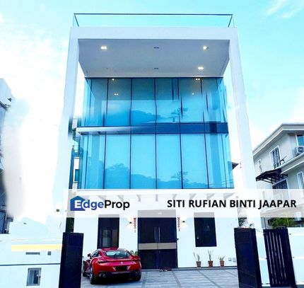 A MODERN 3 STOREY BUNGLOW TAMAN SAUJANA RAWANG, Selangor, Rawang