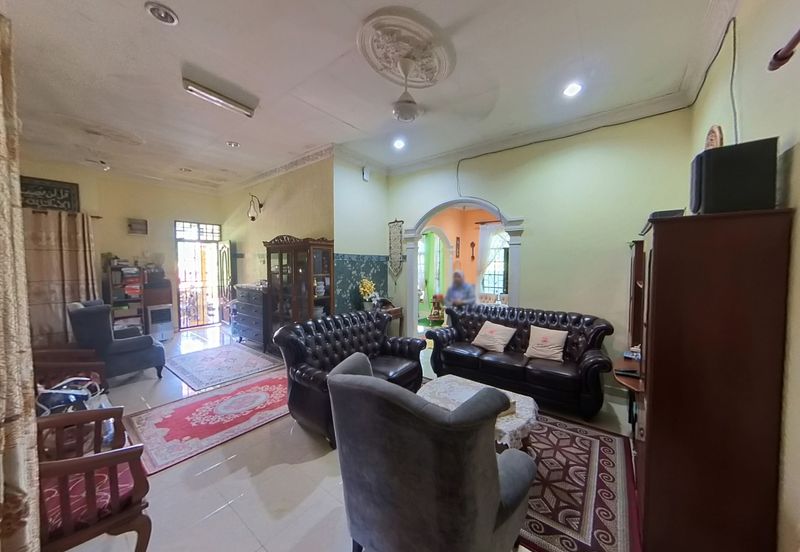 RUMAH BANGLO SETINGKAT DI WAKAF BARU, GONG BADAK BERDEKATAN SABASUN GONG BADAK