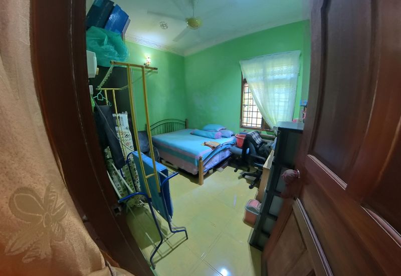 RUMAH BANGLO SETINGKAT DI WAKAF BARU, GONG BADAK BERDEKATAN SABASUN GONG BADAK