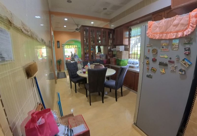 RUMAH BANGLO SETINGKAT DI WAKAF BARU, GONG BADAK BERDEKATAN SABASUN GONG BADAK