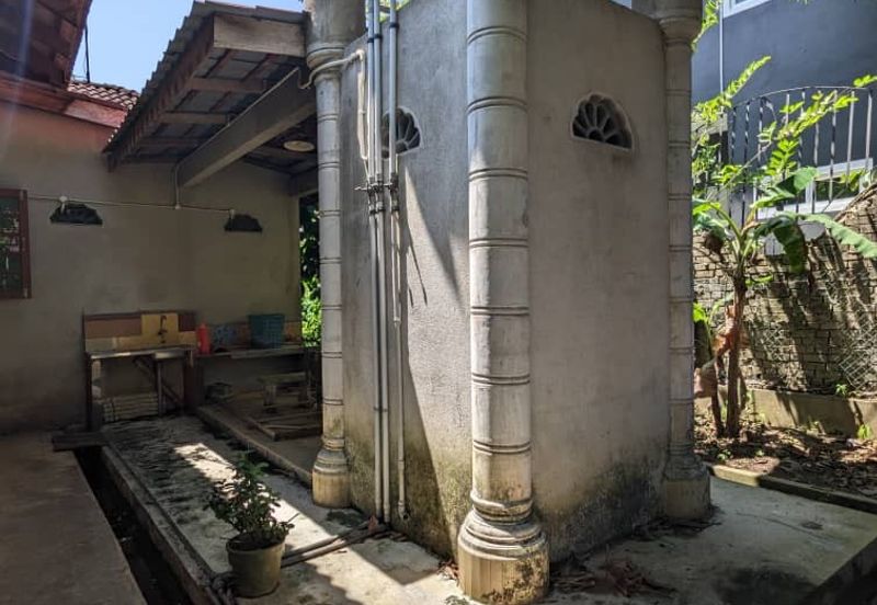 RUMAH BANGLO SETINGKAT DI WAKAF BARU, GONG BADAK BERDEKATAN SABASUN GONG BADAK