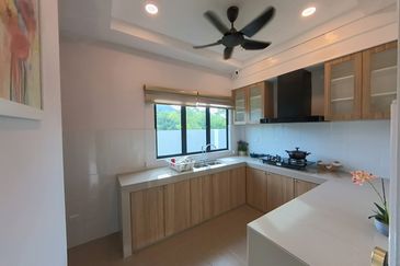 RUMAH SEMI-D 2 TINGKAT EKSLUSIF MEWAH & MODEN DI BUKIT BESAR, KUALA TERENGGANU