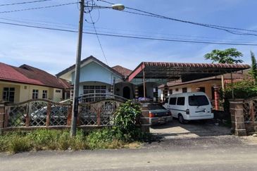 Kampung Padang Midin