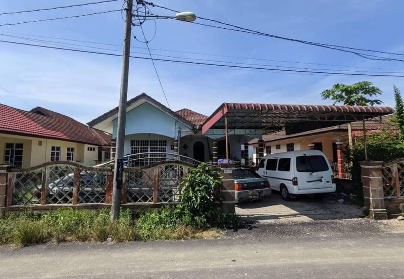 Kampung Padang Midin