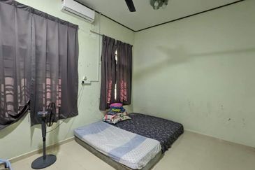 Kampung Padang Midin