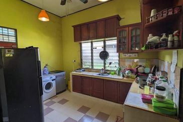 Kampung Padang Midin