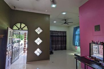 Kampung Padang Midin