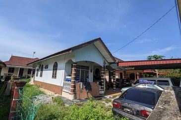 Kampung Padang Midin