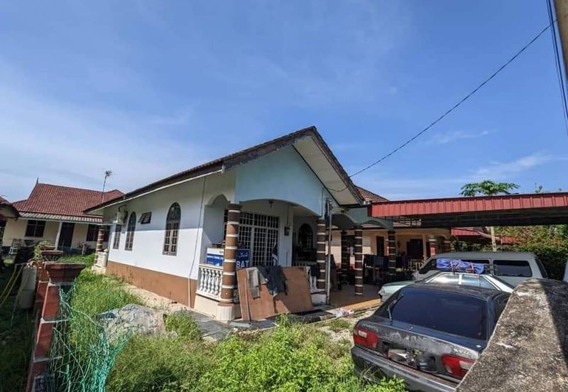 Kampung Padang Midin