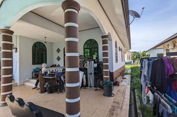 Kampung Padang Midin