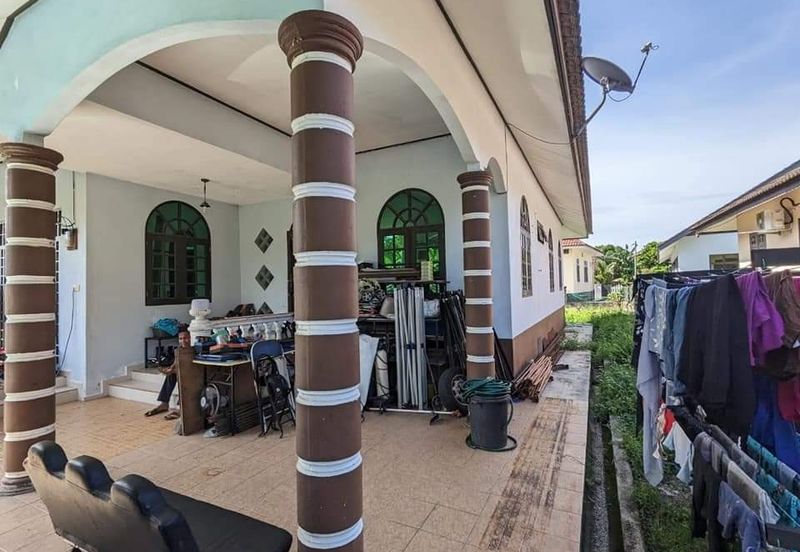 Kampung Padang Midin