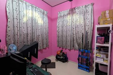 Kampung Padang Midin