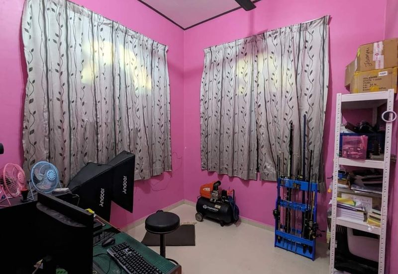 Kampung Padang Midin