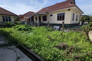 Kampung Padang Midin