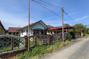 Kampung Padang Midin