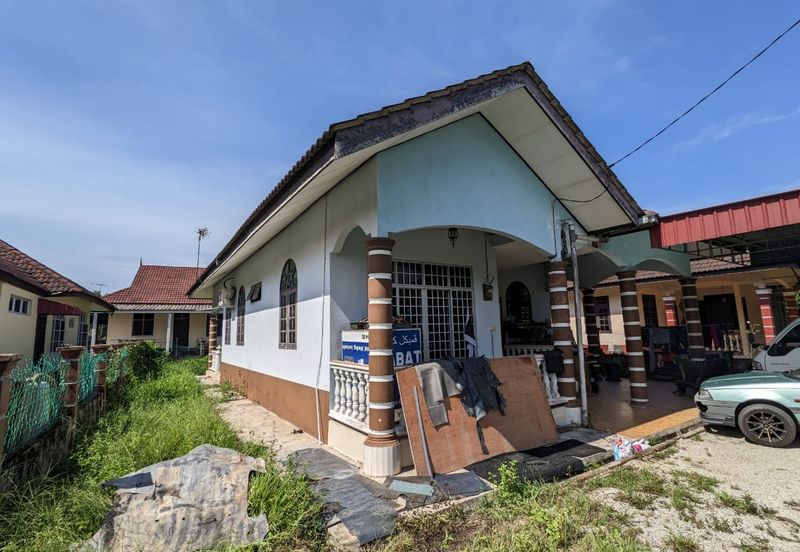 Kampung Padang Midin