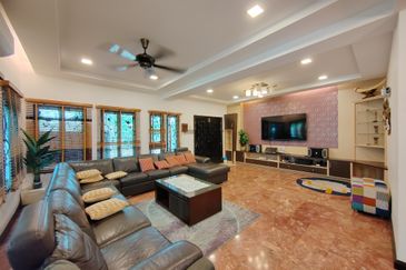 (FULLY FURNISHED) DOUBLE STOREY LUXURY VILLA AT BATU BURUK, KUALA TERENGGANU