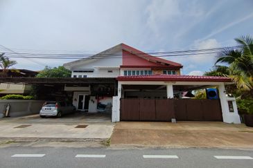 (FULLY FURNISHED) DOUBLE STOREY LUXURY VILLA AT BATU BURUK, KUALA TERENGGANU
