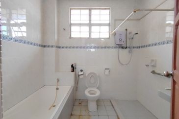 [OPEN TITLE] DOUBLE STOREY BUNGALOW AT TAMAN IBAI GOLF, KUALA IBAI IN KUALA TERENGGANU