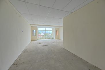 [TERMURAH] SHOPLOT 3 TINGKAT DI TAMAN BESTARI, GONG BADAK DEPAN ILP