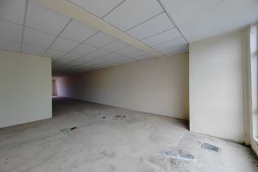 [TERMURAH] SHOPLOT 3 TINGKAT DI TAMAN BESTARI, GONG BADAK DEPAN ILP