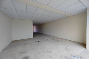 [TERMURAH] SHOPLOT 3 TINGKAT DI TAMAN BESTARI, GONG BADAK DEPAN ILP