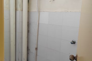 [TERMURAH] SHOPLOT 3 TINGKAT DI TAMAN BESTARI, GONG BADAK DEPAN ILP