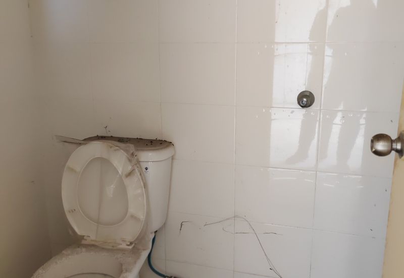 [TERMURAH] SHOPLOT 3 TINGKAT DI TAMAN BESTARI, GONG BADAK DEPAN ILP