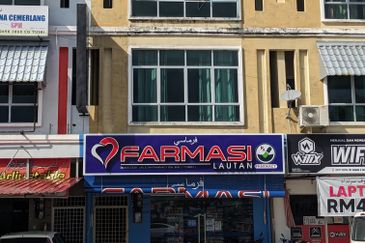 [TERMURAH] SHOPLOT 3 TINGKAT DI TAMAN BESTARI, GONG BADAK DEPAN ILP